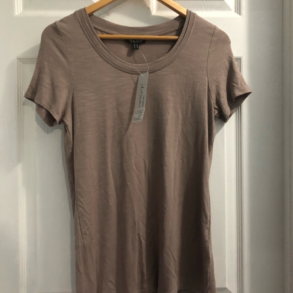 Designer T Shirt, Pristine! Perfect for Fall!